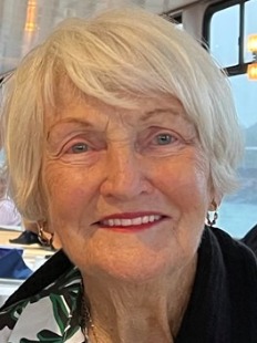 Shirley Yvonne Lindsay